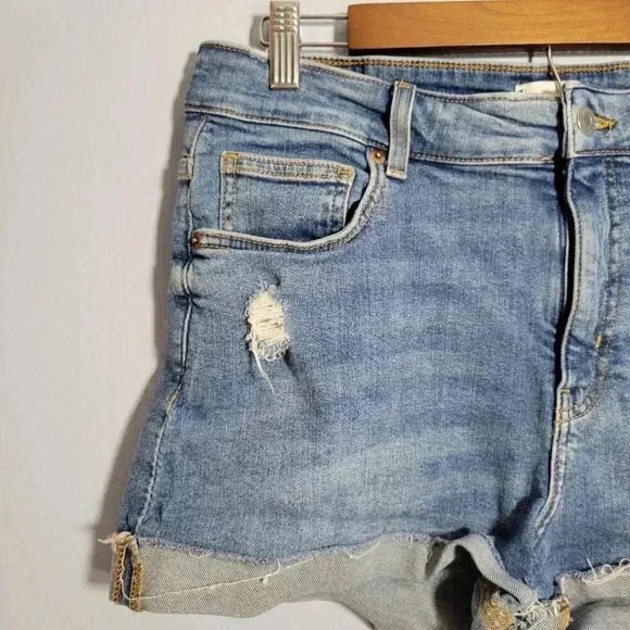 H&M Size 14 Classic Medium Wash Ripped Distressed Faded Pocket Zip Denim Shorts - Picture 2 of 8